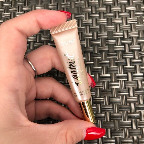 tarte “stunner” tartiest glow liquid highlighter - Picture 2 of 5